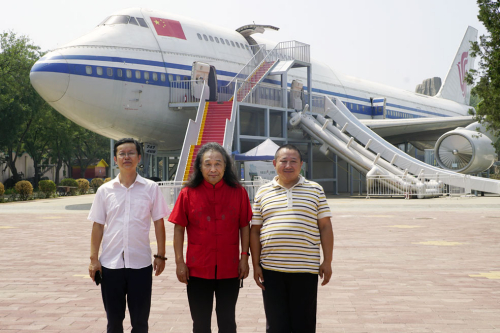 刘秉季主任到石景山游乐园考察波音747-400